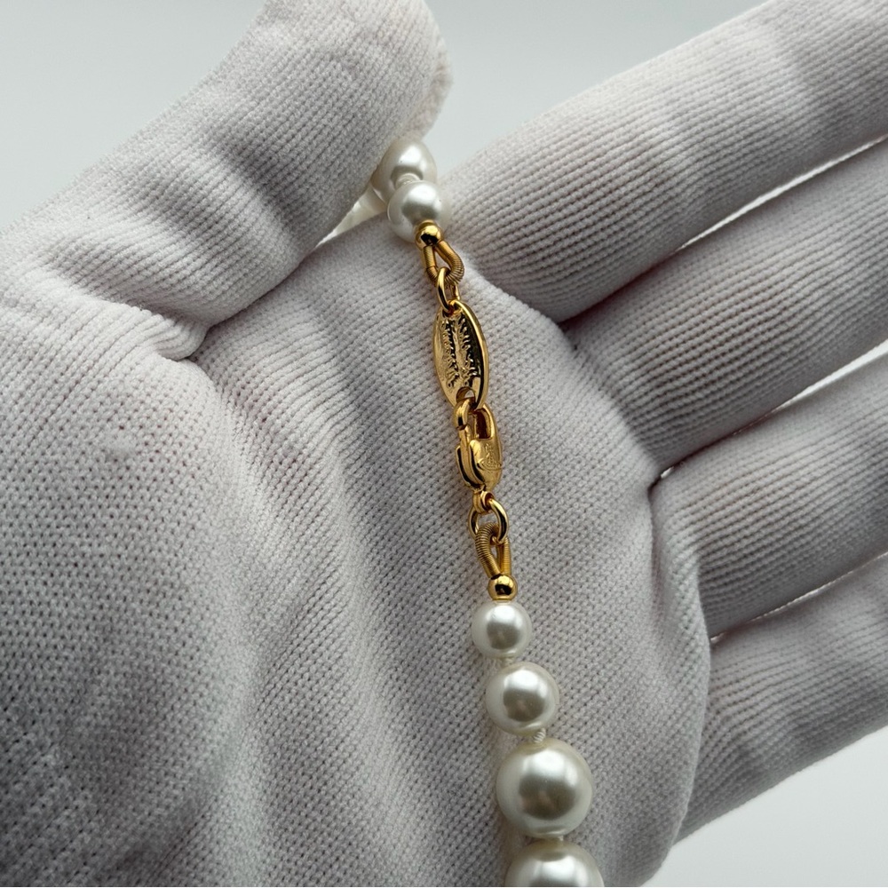 VIVIENNE WESTWOOD PEARL SATURN ORB NECKLACE – GOLD TONE & CRYSTAL - Picture 5 of 7